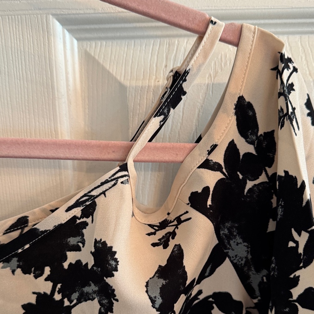 Jouica Black Floral Women's Blouse NWT - Picture 4 of 4